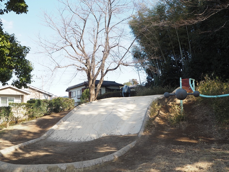 【流山市】恐竜がたくさん！「かいじゅう公園」で遊ぼう