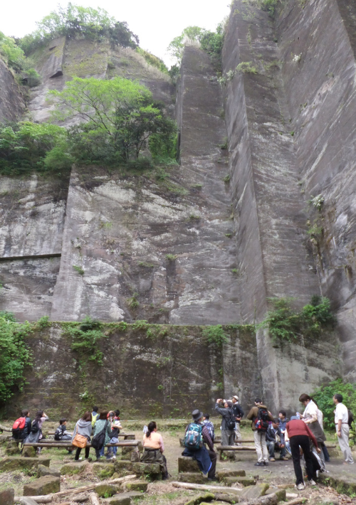 １. 【鋸南町】鋸山（のこぎりやま）スリリングな「地獄のぞき」や大仏など見どころたくさんの低山