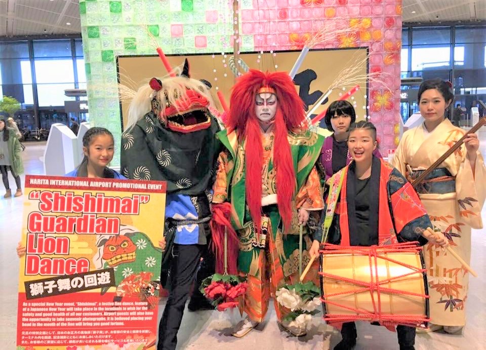 成田空港にて伝統芸能パレード