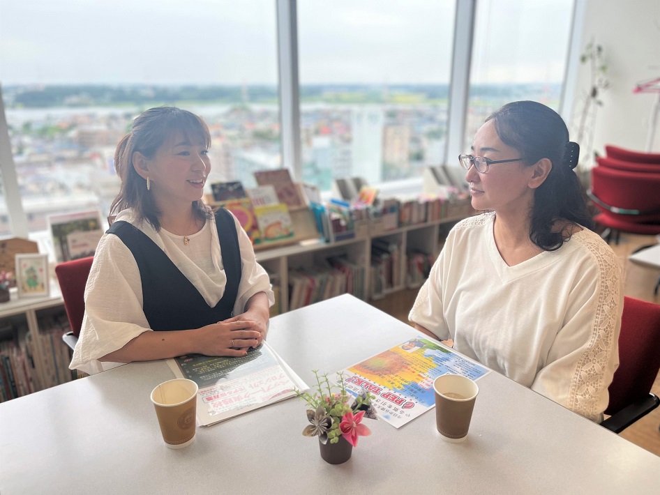 新真由美さん（左）と吉羽康子さん