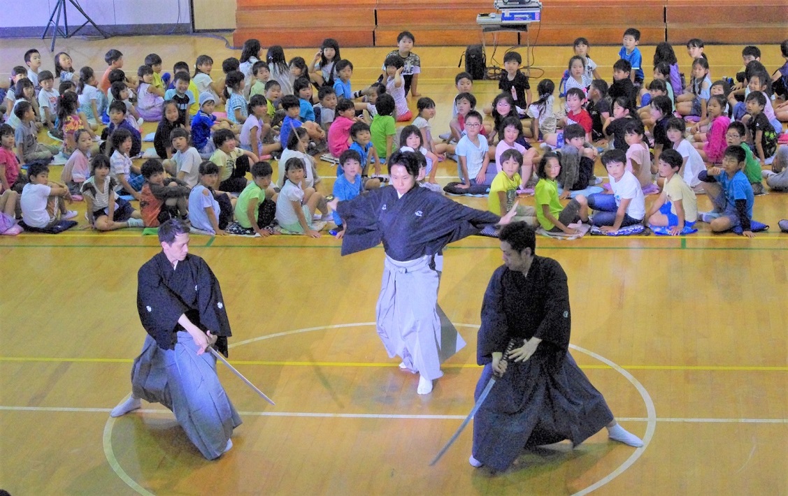 市原の小学校にて芸術鑑賞会