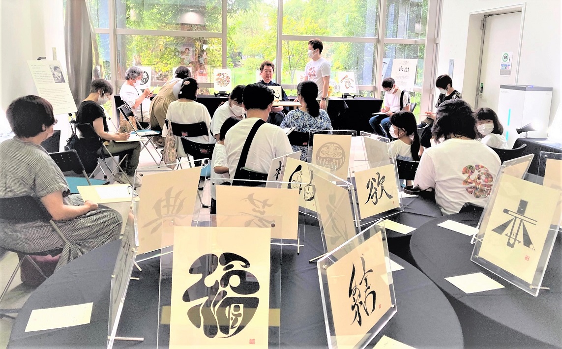 すべての作品には、解説(こころ)が添えられている