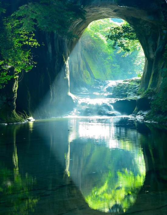 君津市】濃溝の滝（のうみぞのたき）川廻しでできた独自の地形が神秘的！　ジブリの世界のようだと話題に