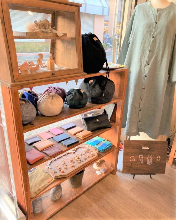 Tanaya店頭を飾るsai作品(写真提供・Tanaya)