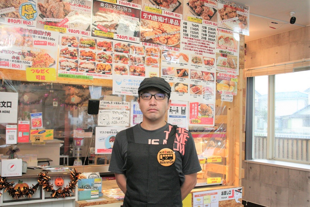 キッチンBUS STOP　店主の中村巧さん