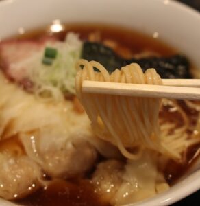 【市川】支那ソバ 小むろの人気おすすめラーメンは自家製「ワンタン麺」