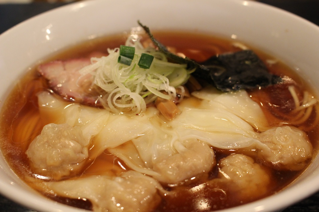【支那ソバ 小むろ】人気おすすめラーメンは自家製「ワンタン麺」
