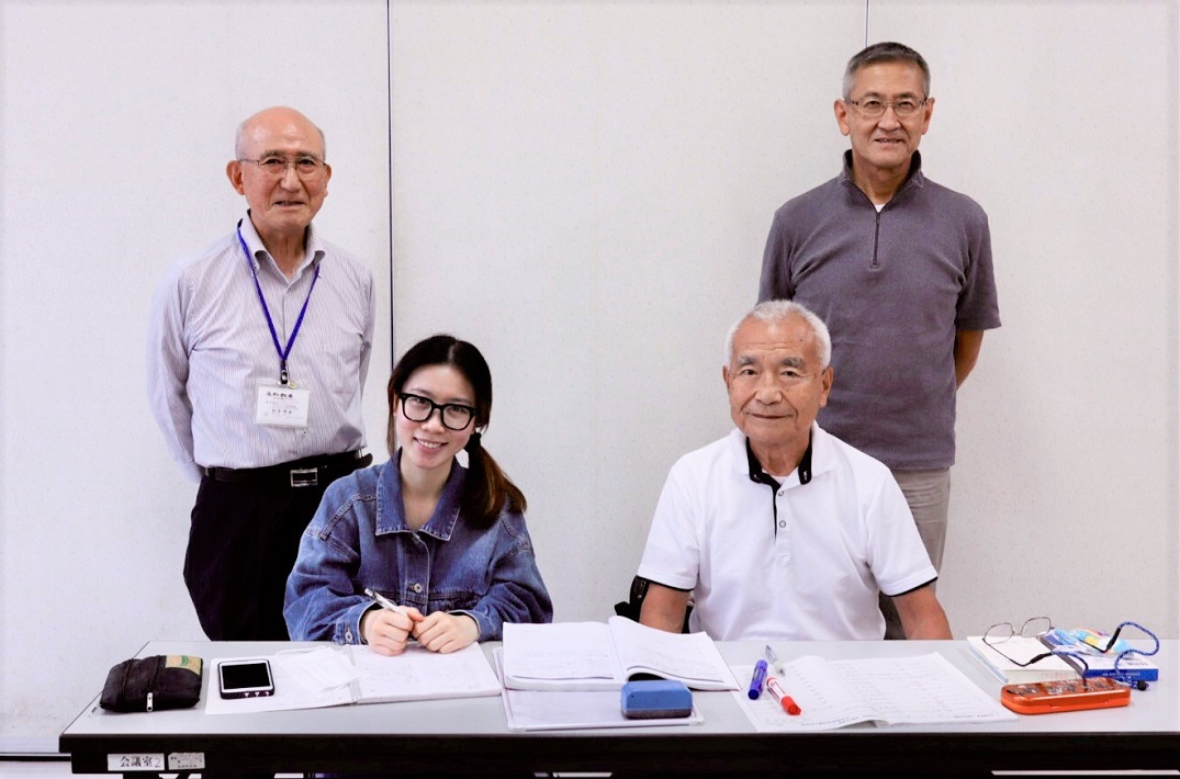 (左上から時計回りに)松本さん、川鍋さ ん、スタッフの宮田さん、チャンティガさん