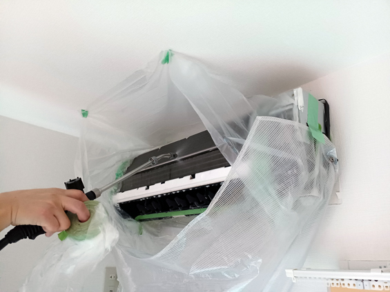 お掃除機能付きエアコンは費用が高め