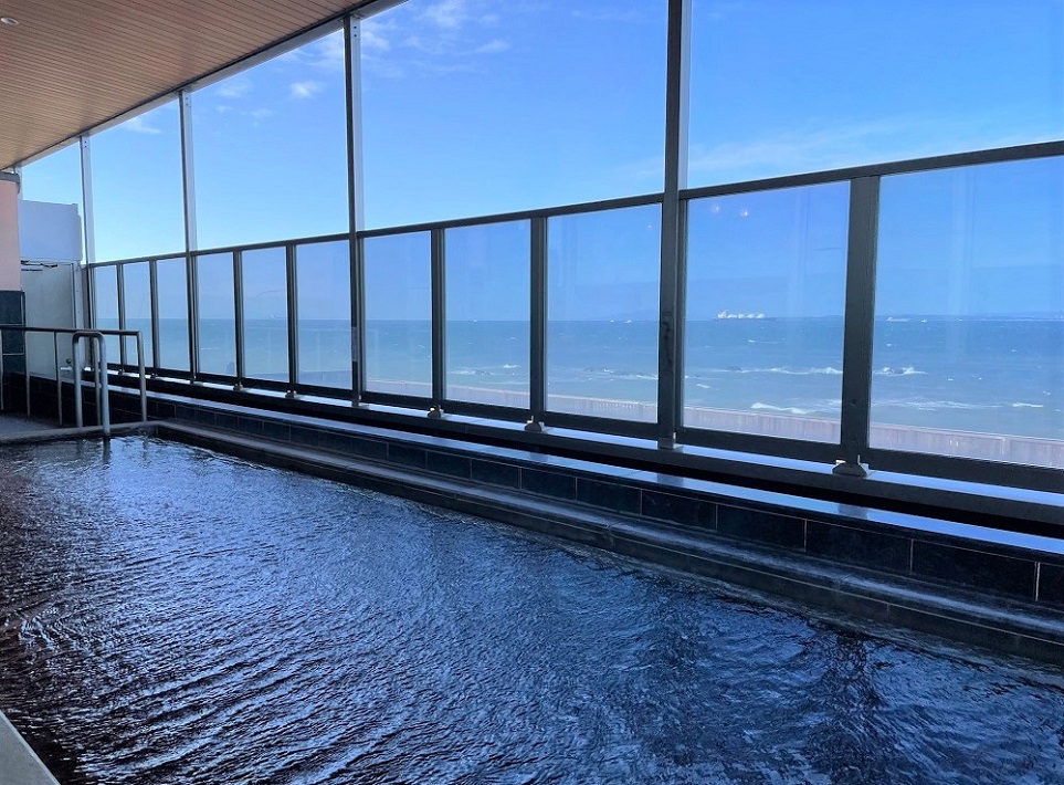 「天然温泉　海辺の湯」露天風呂