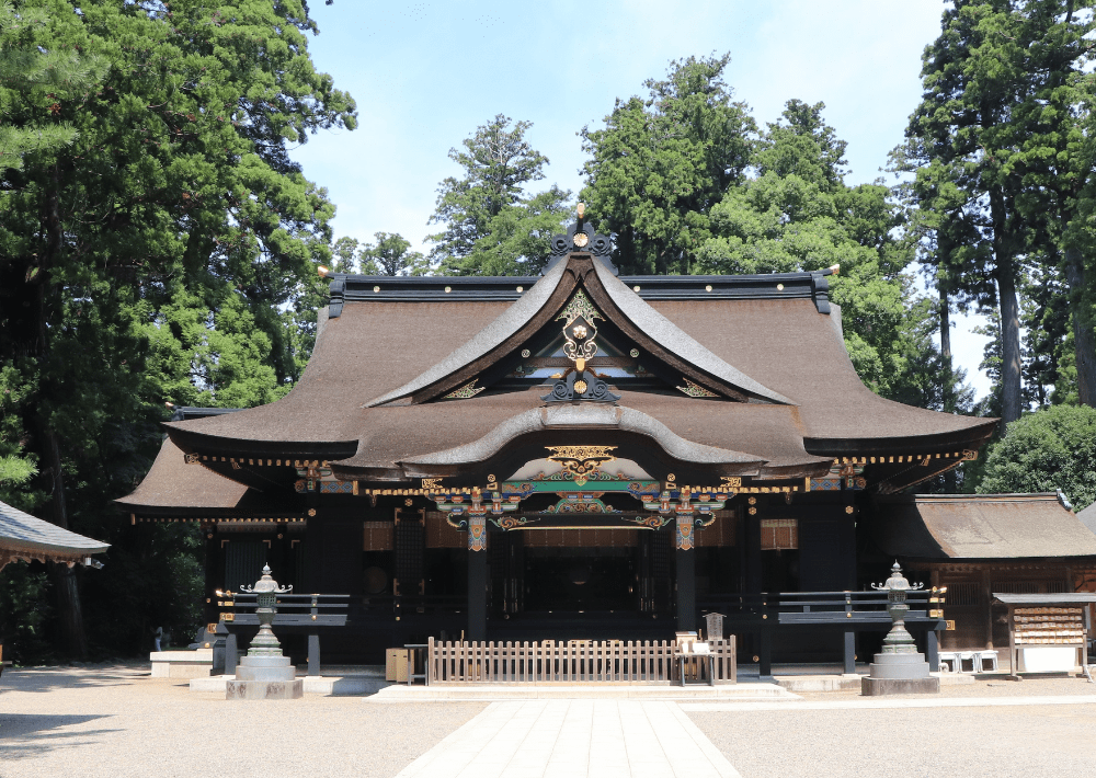 【香取市】「香取神宮」シックな黒と金の本殿と、華やかな朱色の楼門の対比が見事
