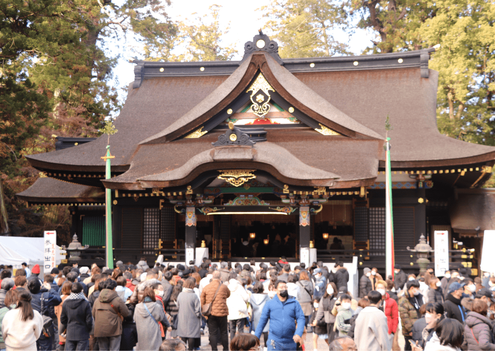 【香取市】「香取神宮」シックな黒と金の本殿と、華やかな朱色の楼門の対比が見事