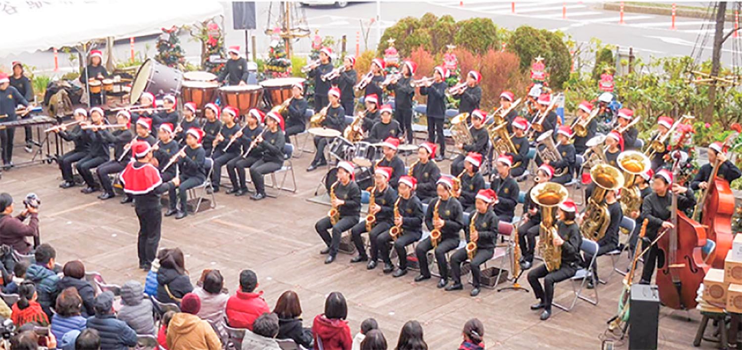 鎌ヶ谷高校吹奏楽部の演奏風景