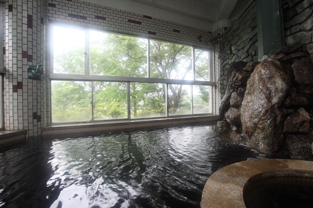湖畔宿「亀山温泉ホテル」 天然温泉