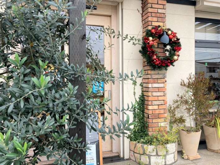 カフェシンシア カフェ外観 クリスマスリース