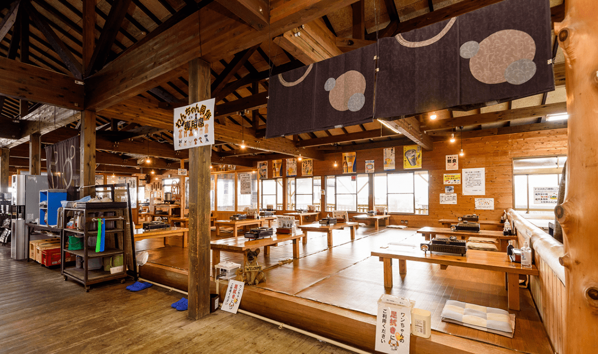 8. 【山武郡九十九里町 】浜茶屋網元　オーシャンビューの浜焼き店！　愛犬と一緒にお座敷テーブルで食事ができる