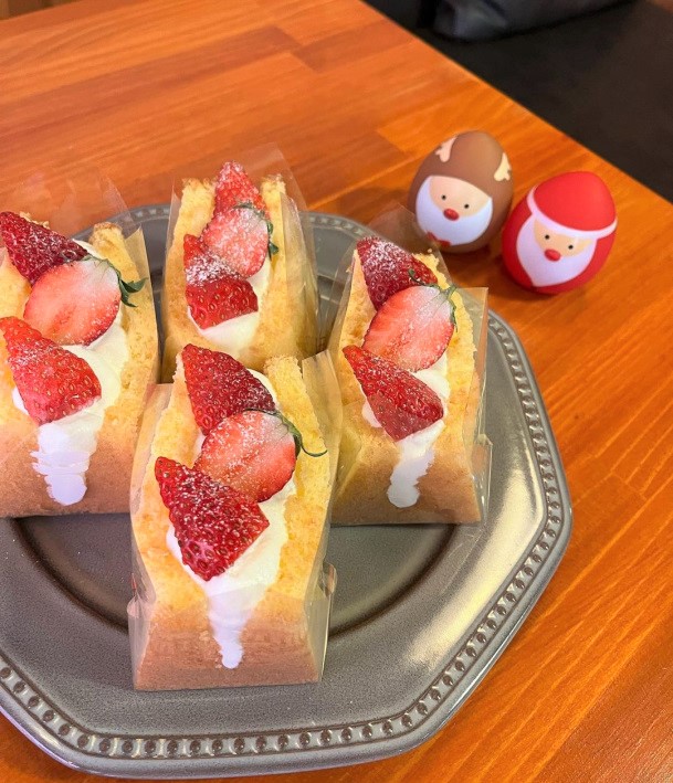 いちごシフォンサンド