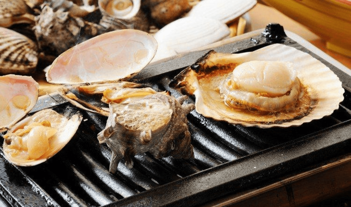 【館山市】漁師料理 たてやま　店内の大型いけすから新鮮な魚介類を提供