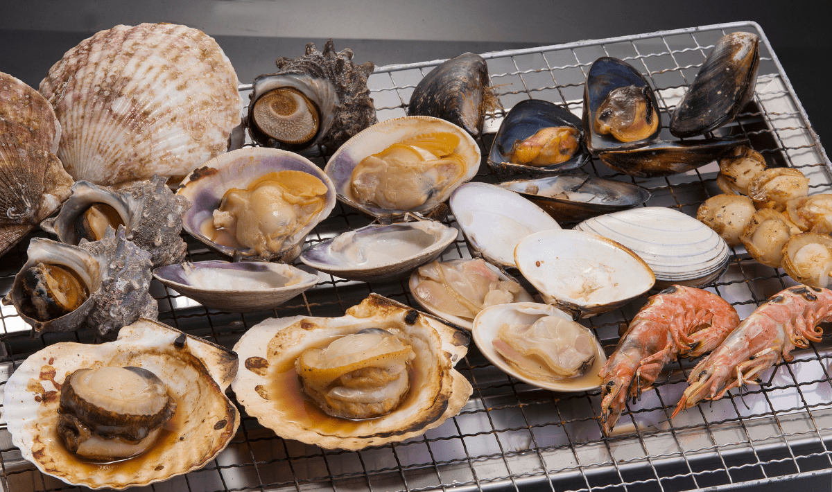 【館山市】漁師料理 たてやま　店内の大型いけすから新鮮な魚介類を提供