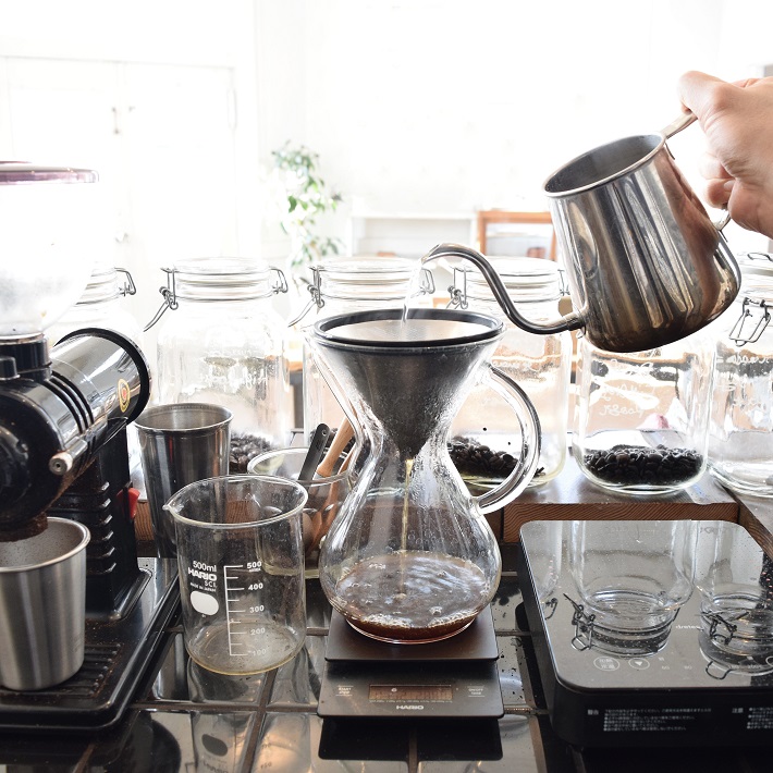館山の海沿いのコーヒー店「TRAYCLE Market&Coffee」の建物は国登録有形文化財