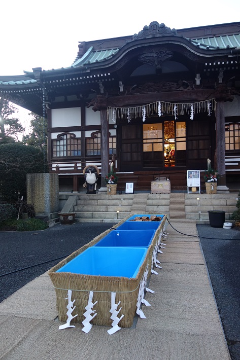 【市川市】水をかぶって一年間のあか落としを「大みそか水行祈祷会」