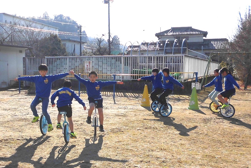 袖ヶ浦市 平岡小学校幽谷分校 一輪車ダンス