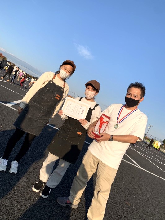 キッチンカー しろのはち。