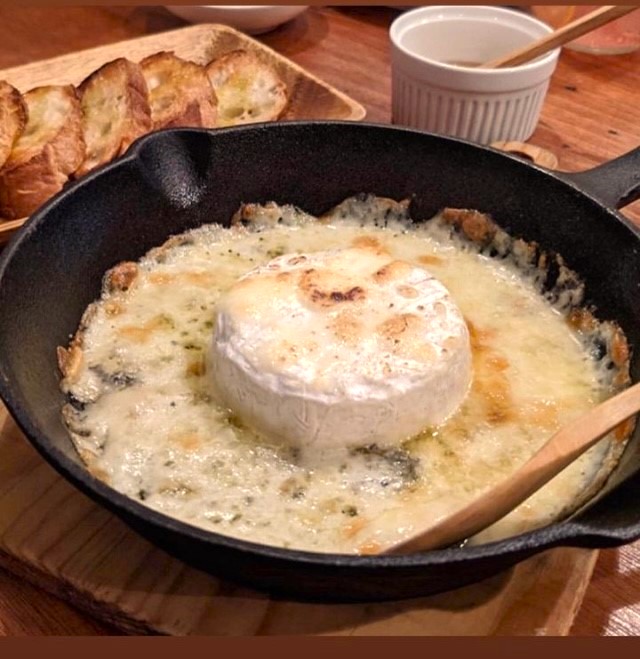 1.【本町】「グリルとワイン COCCIO 831」溶岩石でグリルした旬の食材とナチュラルワインのコラボが楽しめる