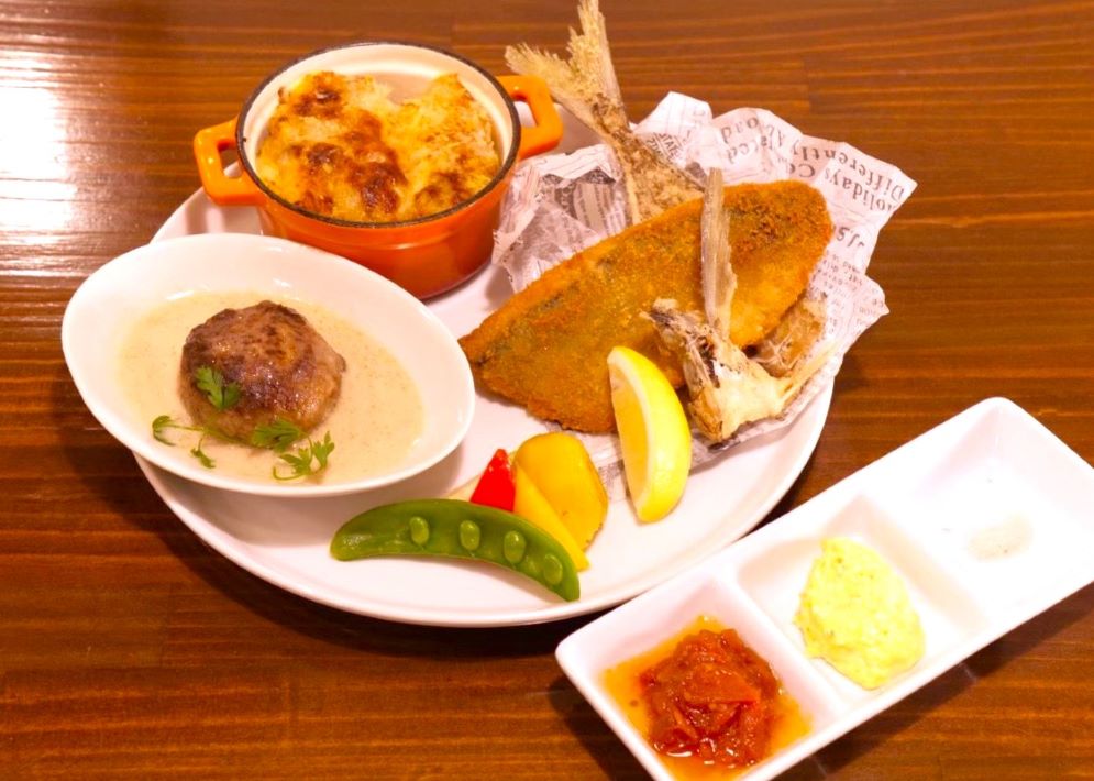 【泉町】「イタリア食堂Fermata」アジフライ、ハンバーグ、ラザニアなど人気メニューが勢ぞろいのランチプレートがおすすめ 