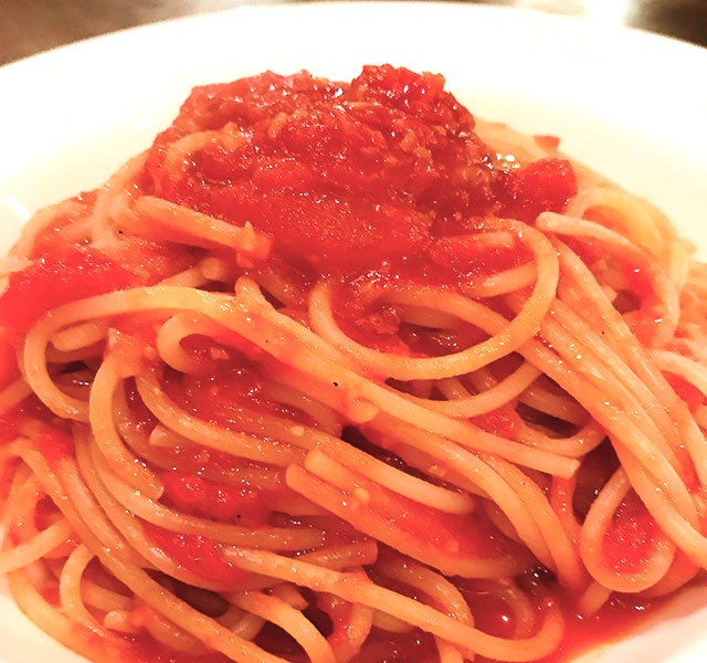 2.【前原西】「ペコリーノ」ガーリックを効かせた料理が特徴の津田沼の老舗イタリアン! 何を食べてもおいしいとファン急増中