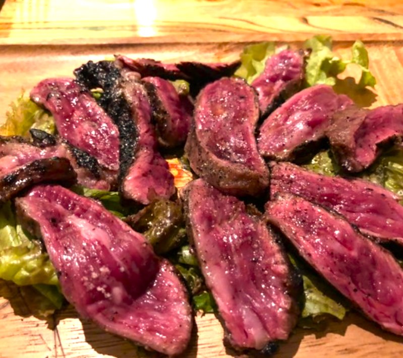 【柏】「ワイン＆クラフトビール 肉バル ティグリ」こだわりの骨付き肉と原価に近い値段のワインやクラフトビールを楽しもう