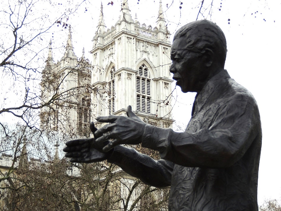 ネルソン・マンデラ氏像