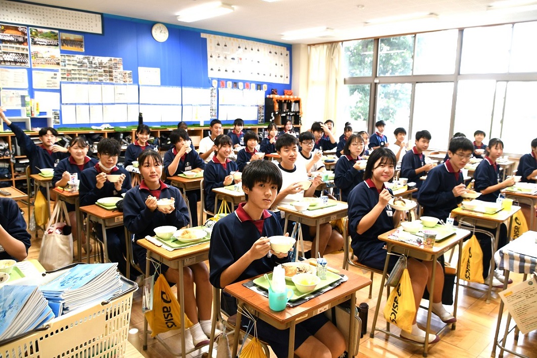 春日部市立東中学校 給食