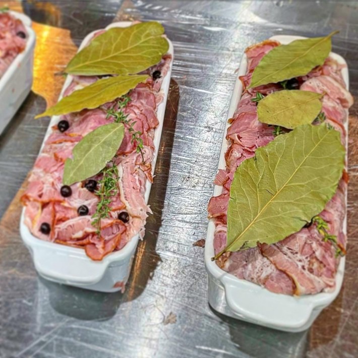 7.【東上町】「ビストロ ドゥーズ」四季折々の千葉の食材と30ccのグラスワインを楽しめるフレンチビストロ 