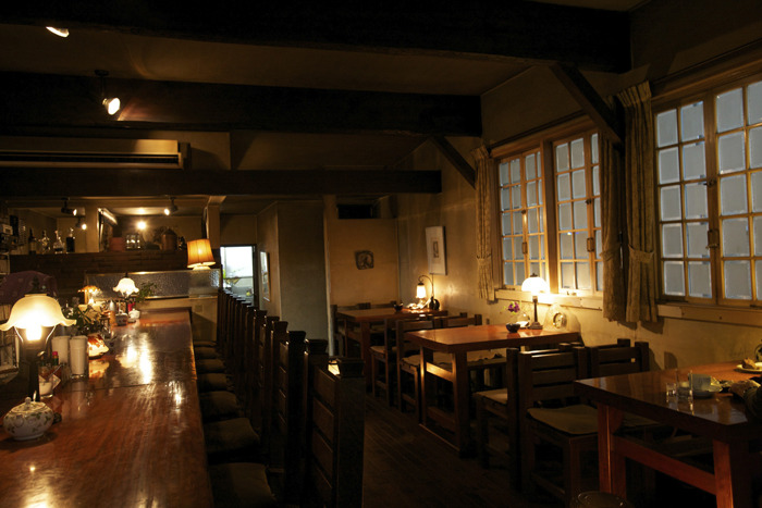 cafe螢明舎 八幡店の内観