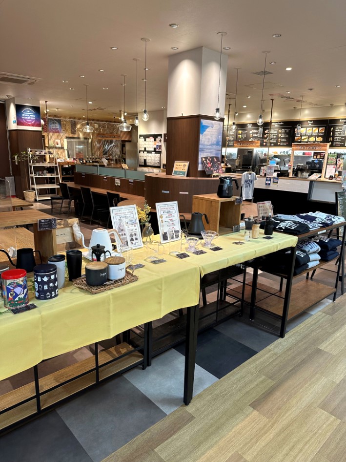 道の駅いちかわ いちcafeの内観