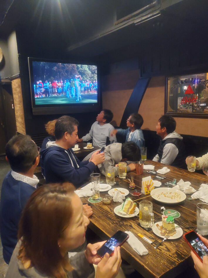 千葉県八千代 Burger&Bar Hsata Manianaのスポーツ観戦風景