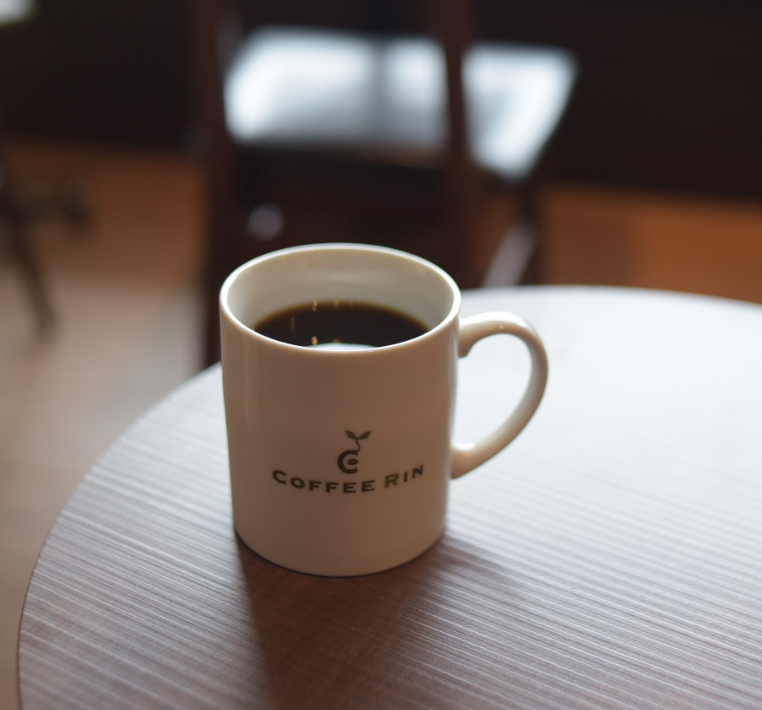 【中央区新千葉】「COFFEE RIN」炭火で自家焙煎したコーヒー豆をドリップで丁寧に提供 