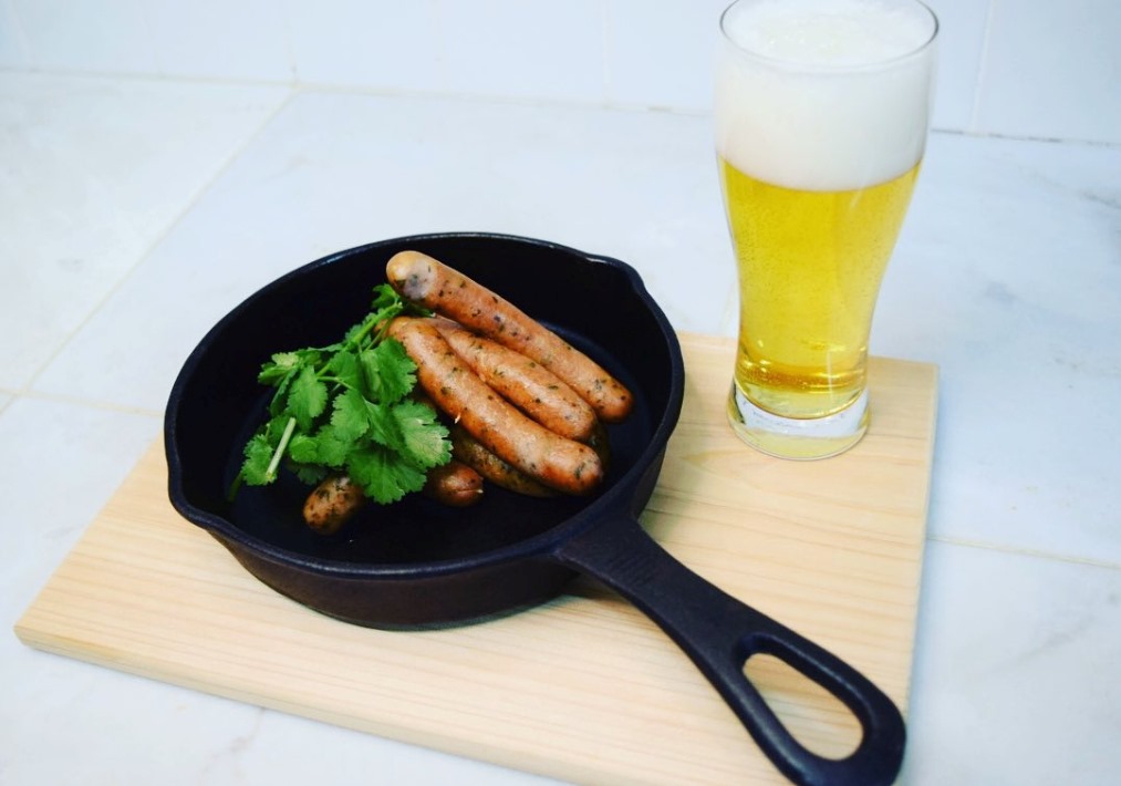 【ちいきの逸品】香取市産 旬の香味野菜と豚肉を一本一本手詰め 「のんべぇそーせーじ」(まぁずファーム)