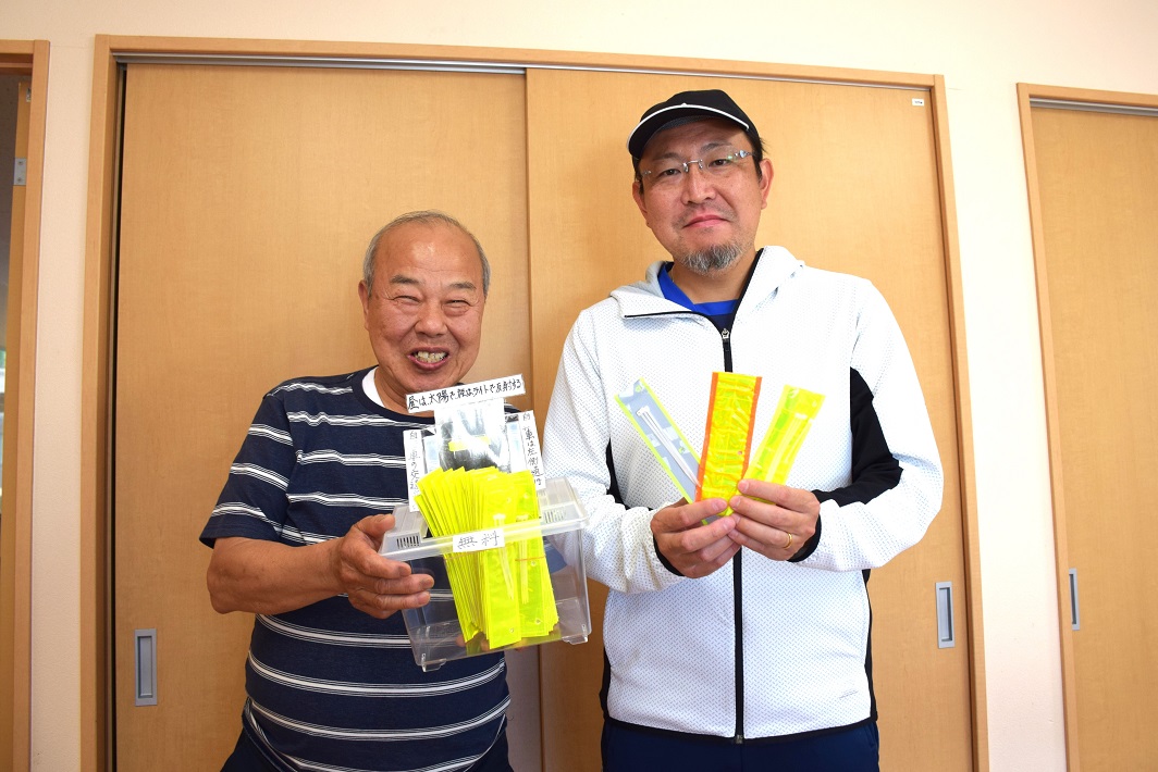 八千代市在住 鈴木國夫さん(左)と八千代台東町会副会長辻代誌雄さん