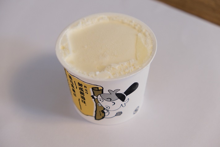 千葉県産牛乳がたっぷりのおなりミルクアイス