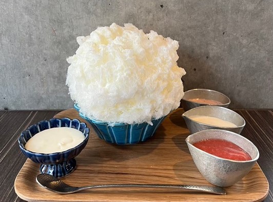 【柏市】一年中かき氷が味わえる店「八ヶ岳氷菓店 Cafe&Bar柏店」の生いちごのかき氷 
