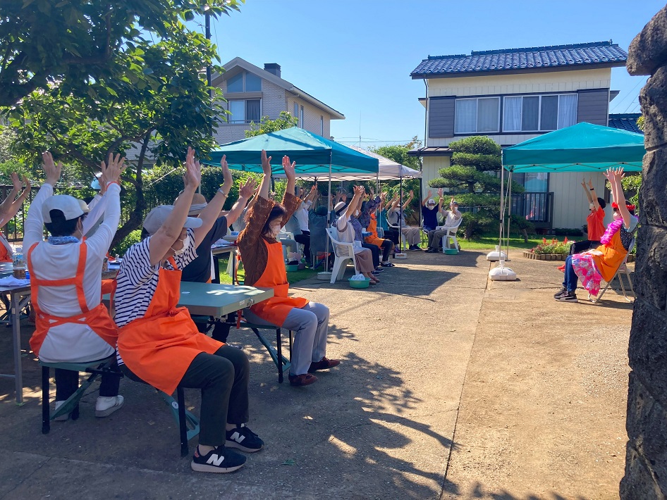 船橋市認知症カフェ事業 四丁目ガーデンカフェ三咲 新体操の様子