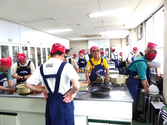 【佐倉市】おやじの食事学同好会 手作り料理を堪能し歓談