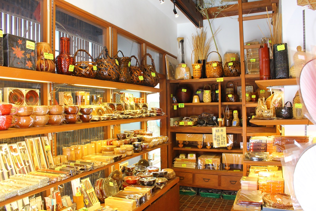 荒物屋から始まり今では「東の藤倉商店」に！3代続く老舗の魅力【成田市】