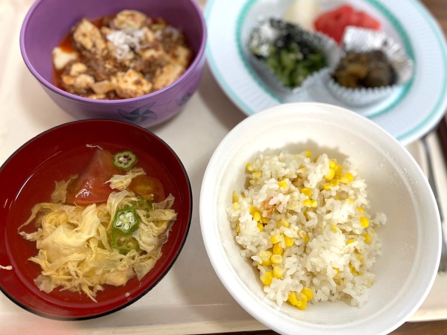 木更津市 にこハピ その日の献立メニュー 麻婆豆腐、とうもろこし ご飯など7種