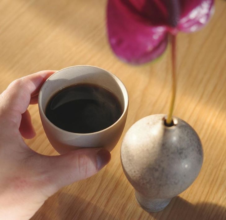 【高柳】サステナビリティを大切にコーヒー文化を紡いでいくロースタリーカフェ「ease coffee」