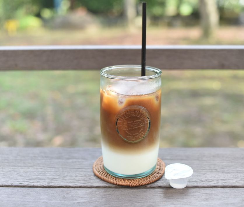 【呼塚新田】緑に囲まれて本格的なコーヒーやおいしい食事が楽しめる「花小鳥」