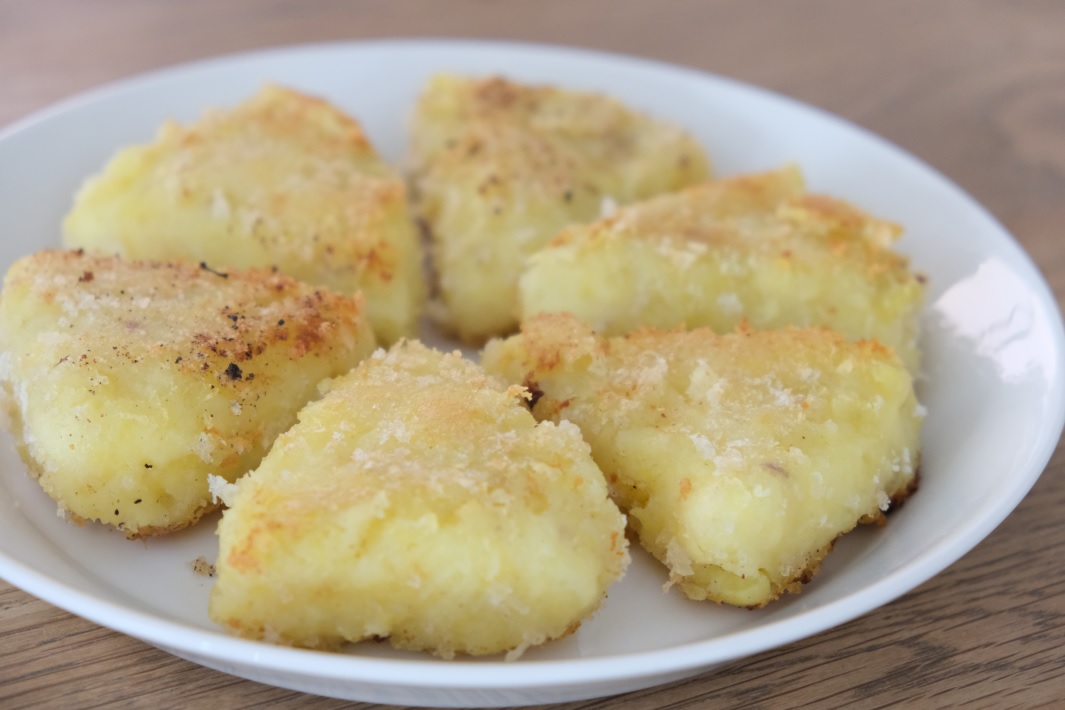 さつまいも簡単レシピ！サクッとチーズ in さつまいも揚げ（提供／JAかとり）