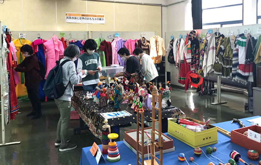 松戸市国際文化祭 民族衣装や世界のおもちゃの展示